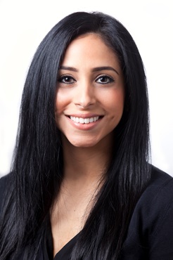 Dr. Andreina Izarra, Periodontist